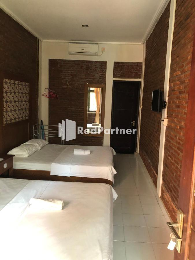 Rifka Annisa Guesthouse Syariah Redpartner Yogyakarta Exterior photo