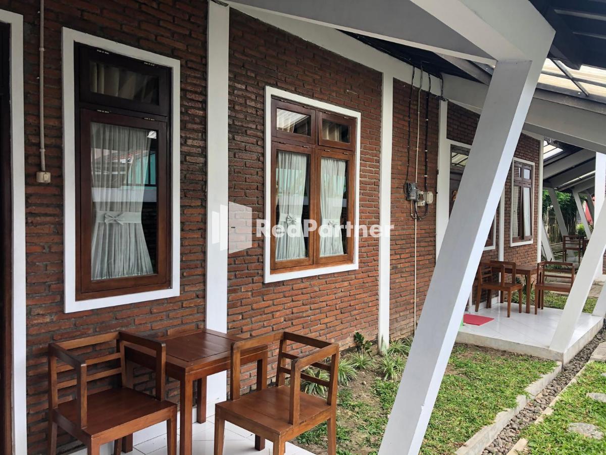 Rifka Annisa Guesthouse Syariah Redpartner Yogyakarta Exterior photo