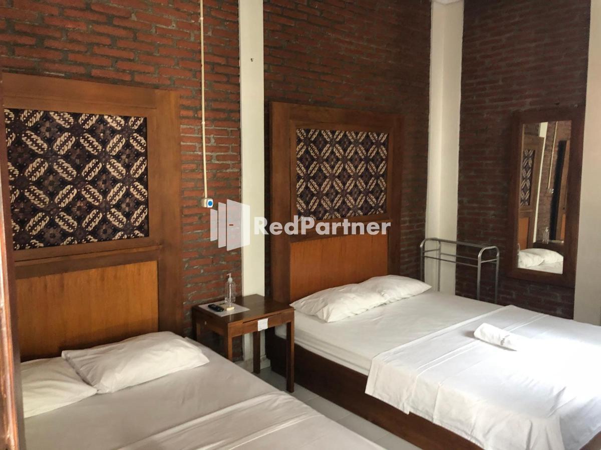 Rifka Annisa Guesthouse Syariah Redpartner Yogyakarta Exterior photo