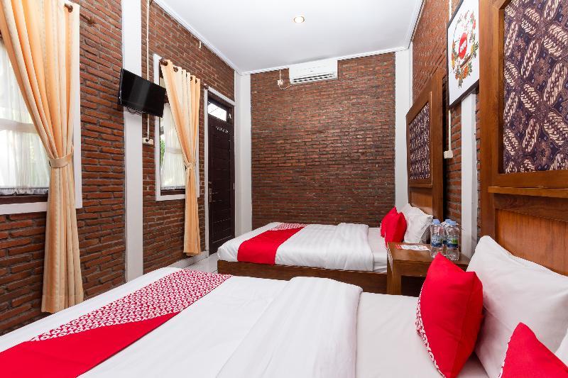 Rifka Annisa Guesthouse Syariah Redpartner Yogyakarta Exterior photo